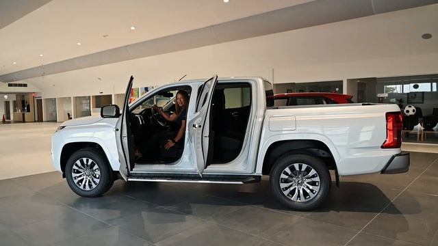 Discover the Next-Gen 2025 Mitsubishi Triton at Yrausquin Aruba смотреть онлайн