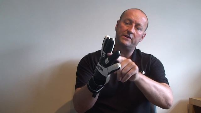 GKON Ergonomic Negative Goalkeeper Gloves by Keepers Direct смотреть онлайн