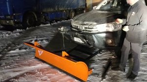 Снегоуборочный отвал на внедорожник Toyota Hilux (Тойота Хайлакс/Хайлюкс)
