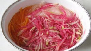Салат из редьки с тыквой и соевым соусом