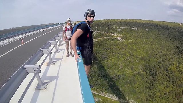 Прыжок с моста Limska Draga, Хорватия смотреть онлайн