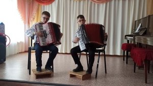 А. Шахов, "Хоровод" . 
Дуэт: Стародубцев Артём, Цимбалов Глеб. (11 лет)