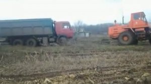 Камаз буксует.
