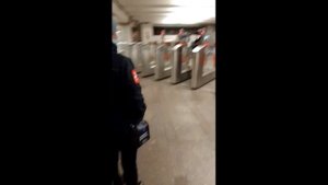 Контролеры в метро кошмарят людей. Штрафы за маску.