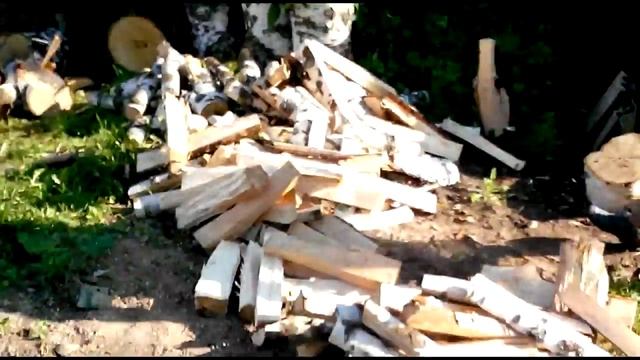 Бабушка в 83 года колет дрова смотреть онлайн