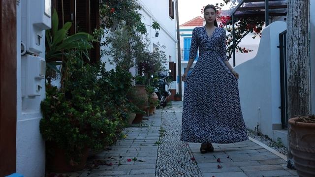 Maxi dress walk. Проходка в длинном платье смотреть онлайн