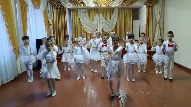 Весела руханка "Чіку-ріку". Фрагмент репетиції в костюмах. смотреть онлайн