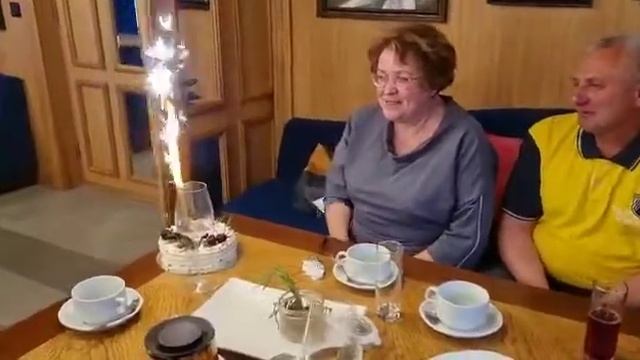 Тортик удивил! Дочка постаралась!!! смотреть онлайн