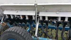 приступили к севу ячменя с удобрением