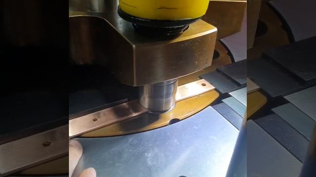 Пробивка отверстий в медной шине заземления - АНБИК смотреть онлайн