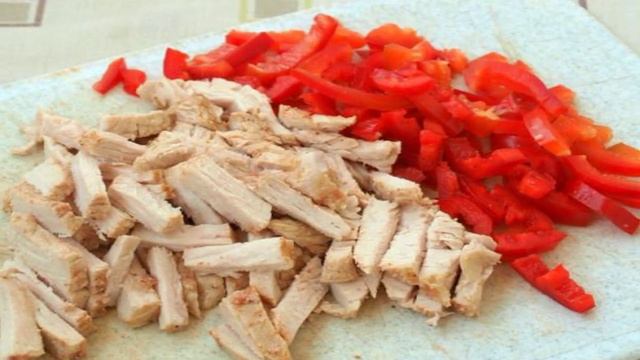 Горячие бутерброды с индейкой, сладким перцем и моцареллой