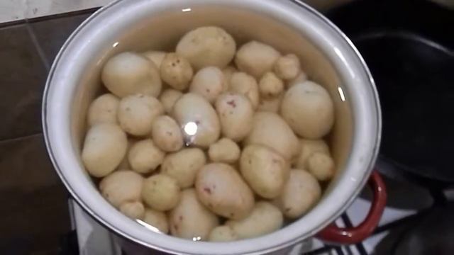 ГОТОВИМ МОЛОДЕНЬКУЮ КАРТОШЕЧКУ! смотреть онлайн