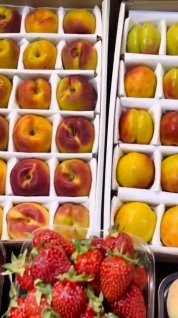 Фрукта овощей Ленинградский рынок #клубника черешня абрикос малина #shorts #шортс смотреть онлайн