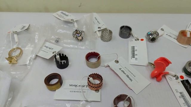 29693 Бижутерия и аксессуары Other Stories сток (OTH ACC), 9 пак, 2.9 кг, 55.25€/кг, 145 шт смотреть онлайн