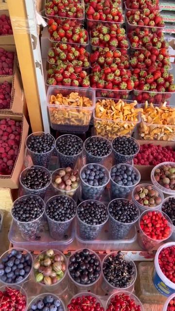 Amazing #frutis #ананас #клубника # папайя #черешня # персик #2023 #малина # ленинградский # рынок смотреть онлайн