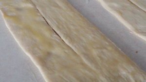 Слоёные косички с сахаром и корицей