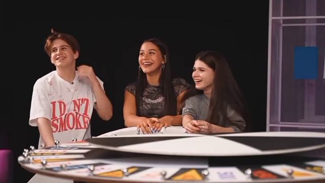 ахах 😂. смешные моменты из Видео Миланы Некрасовой, Давида Турова, Симки, и Жени Лизогуба. ахах 😂. смотреть онлайн