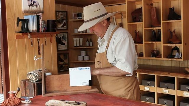 Hints from The Hut - How to Saddle Stitch смотреть онлайн