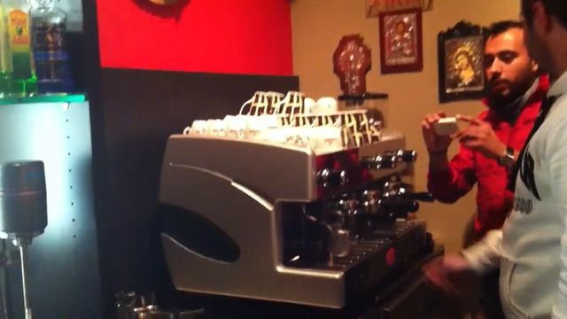 preparing a FREDDO CAPUCCINO in the Greek way смотреть онлайн