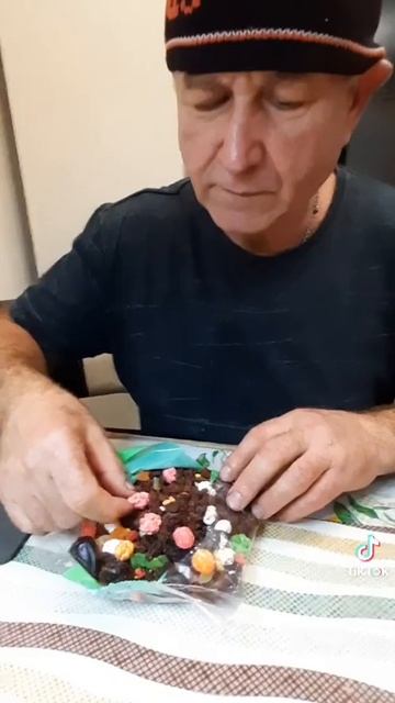 МУКБАНГ. Фруктово-ореховая смесь из светофора смотреть онлайн