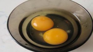 Грибной салат с омлетом.