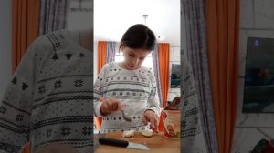 делаю вкусняшку с подругой!!