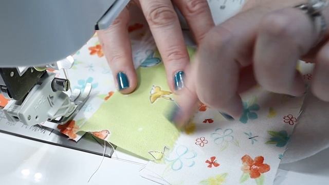 Scrap Tape - An easy way to make 2" strips from fabric scraps without worrying about the grain смотреть онлайн