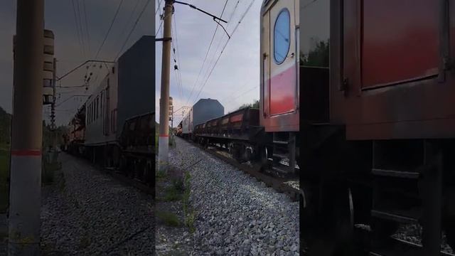 Ремонтный 2ТЭ116-1128 на стоянку. Станция Анатольская. р.Каменка смотреть онлайн