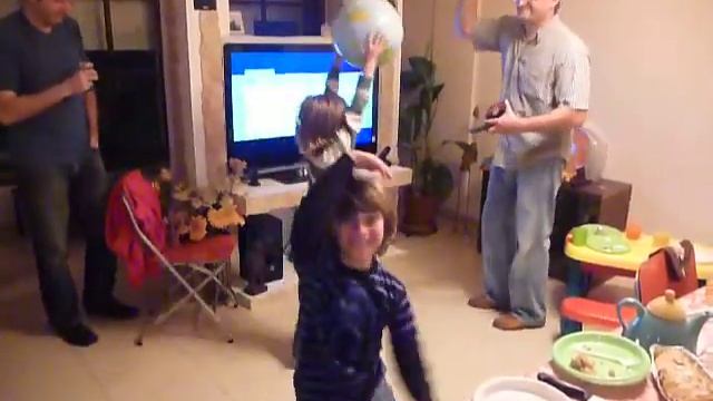 Vecherinka - P1020058.MOV смотреть онлайн