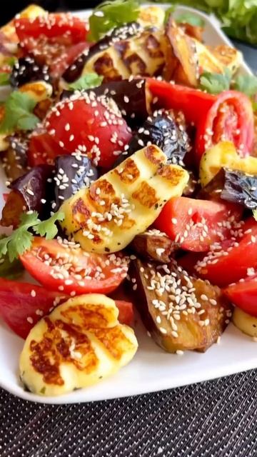 Рецепт горячего салата с сыром Халлуми. смотреть онлайн