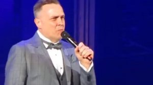 Попурри из репертуара Утёсова. Исполняет Алексей Колган