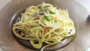 Спагетти с сыром и соусом Песто