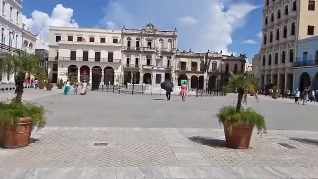 Plaza Vieja square in Old Havana, Cuba - InHavana смотреть онлайн