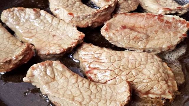 Говядина с хреном и томатом в духовке
