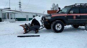 Отвал снегоуборочный на Ленд Крузер, УАЗ -установка в одиночку