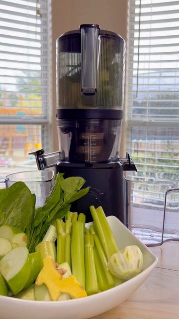 💚#juice #juicing #juicer #juicerecipe #juicingtutorials #guthealth #detox #greenjuice #juicecleanse