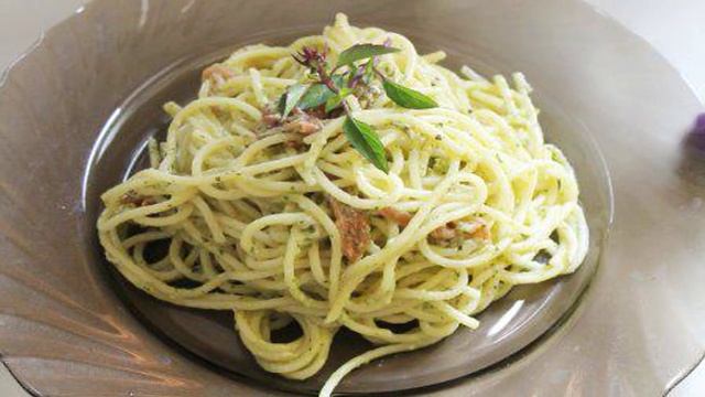 Спагетти с сыром и соусом Песто