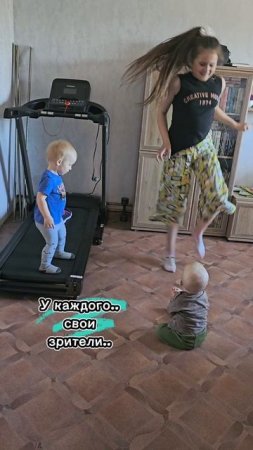 У нас все честно! Кто может - танцует, кто не может... хлопает. 😄😘