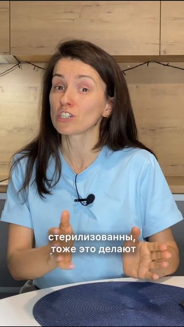 Почему собака делает такие странные действия
