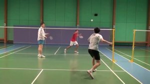 Базовые тренировки при игре на сетке и плоских ударах в бадминтоне