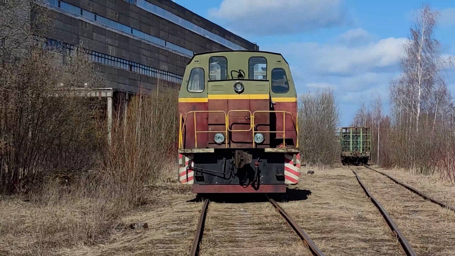 Поездка и маневровые работы на тепловозе ТГМ23В48-059 смотреть онлайн