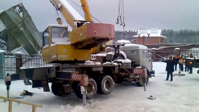 кран завалился.mp4 смотреть онлайн