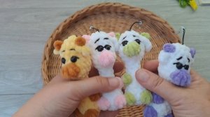 Брелок-жираф крючком