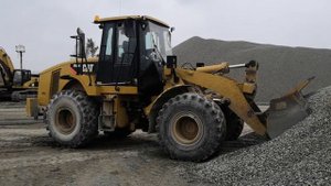 Фронтальный погрузчик CAT 950H и щебенка!)