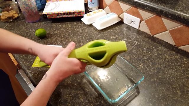 Squissors in action! Best way to juice citrus!