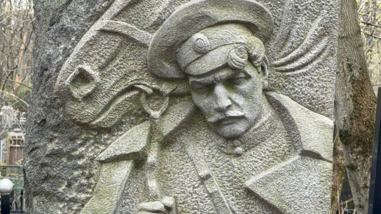 25 лет прошло со дня смерти советского киноактёра Петра Глебова🙏 17 Апреля 2025. Ваганьковское.
