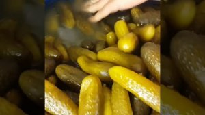 Соленые огурцы