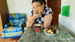 Наготовила закуски и Леха пришел с бутылкой