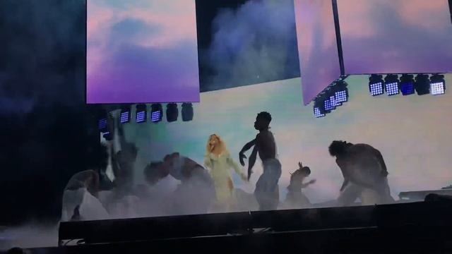 Rita Ora Phoenix Tour, Arena Birmingham. The opening of the show singing For You смотреть онлайн