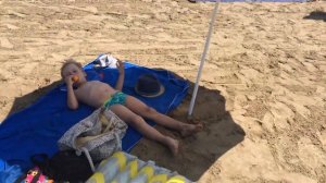 Испания. Кубелес. Испанки топлес.